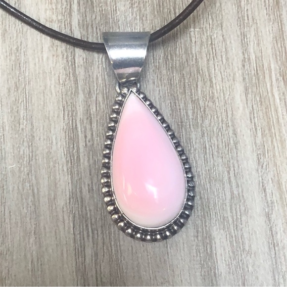 Pink Conch Shell Sterling Pendant - Picture 3 of 11